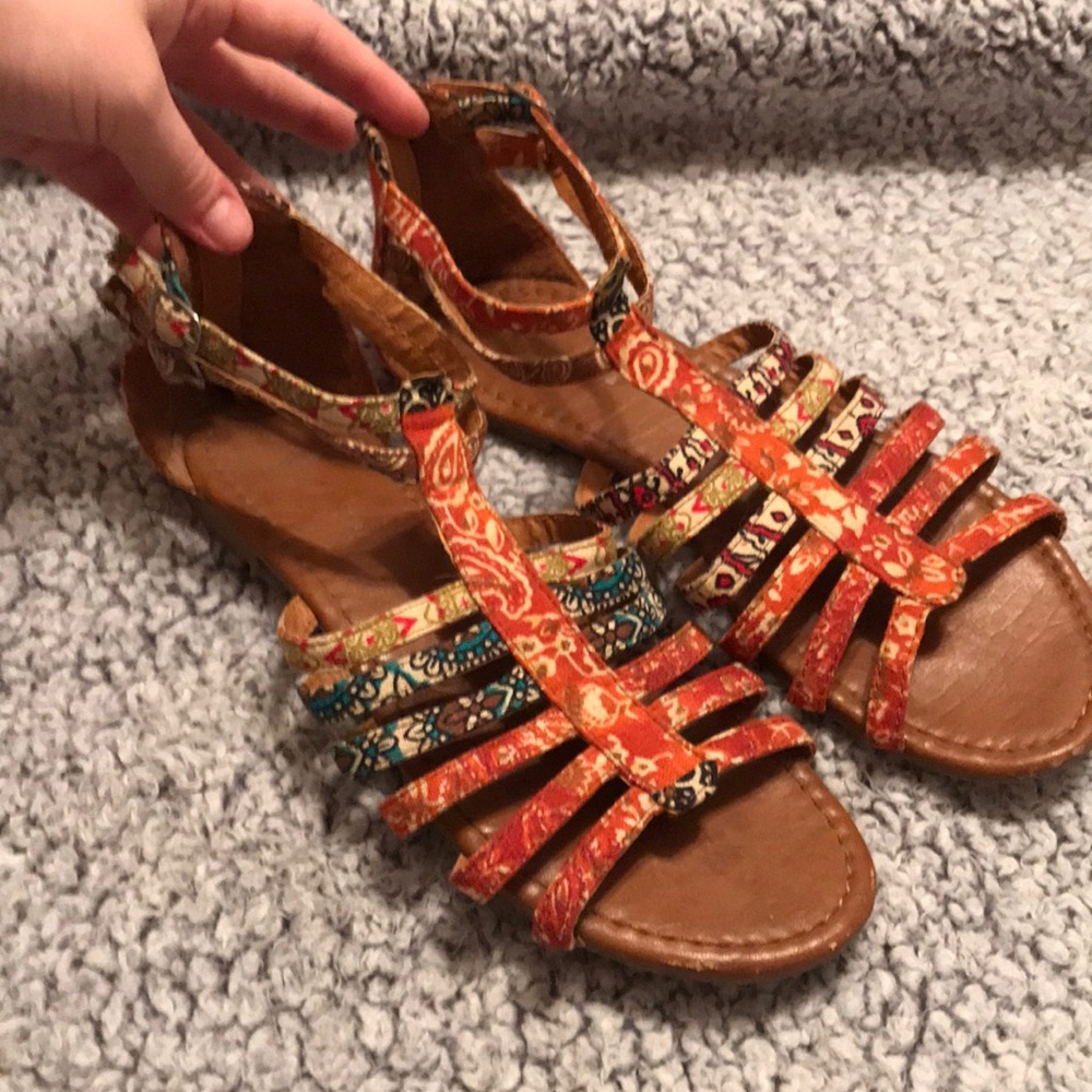 Cute and fun sandals!